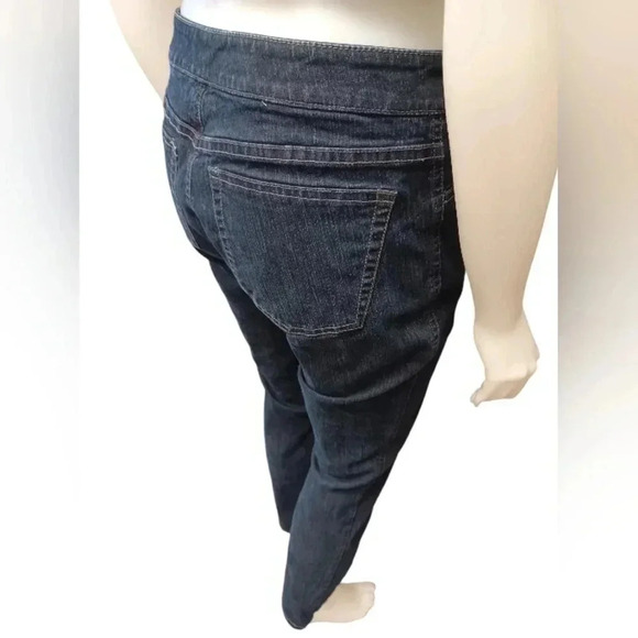 Tahari EUC Dark Wash Straight Leg Jeans Size  4 - Picture 5 of 9